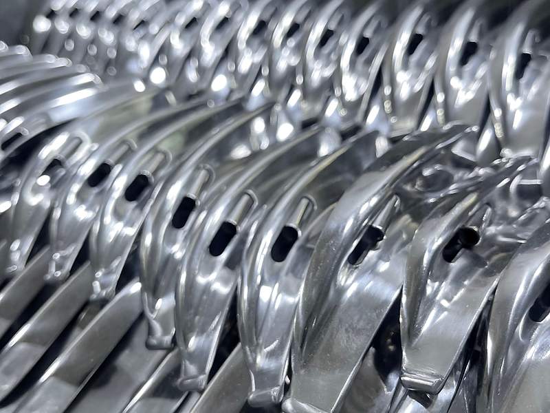 Rows of polished GERATI Macintosh fiber optic laryngoscope blades